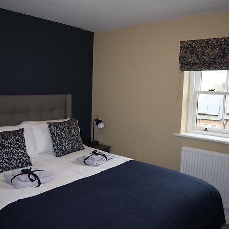 Canal View Cottage With Log Fire & Parking Blisworth Luaran gambar
