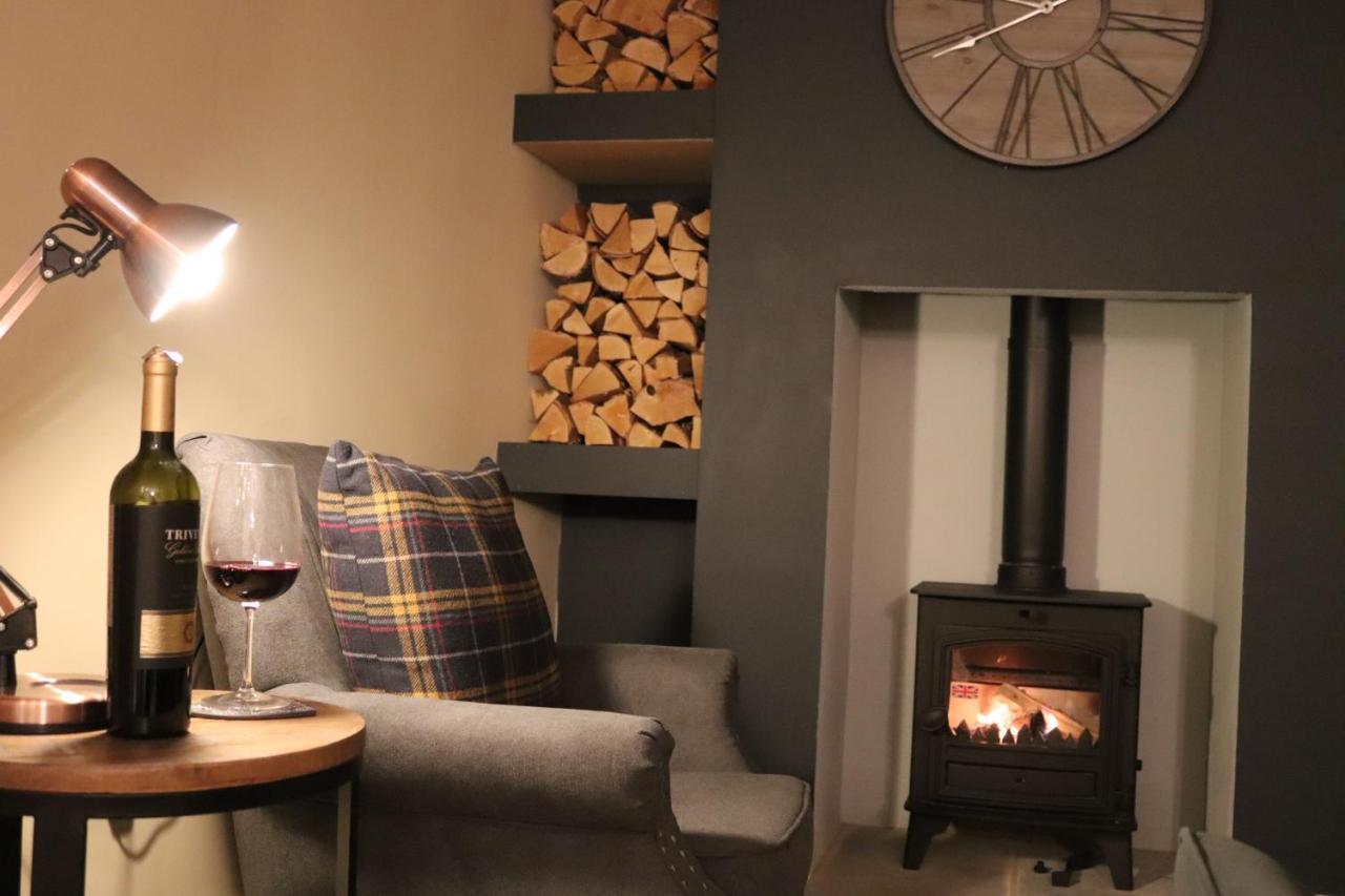 Canal View Cottage With Log Fire & Parking Blisworth Luaran gambar