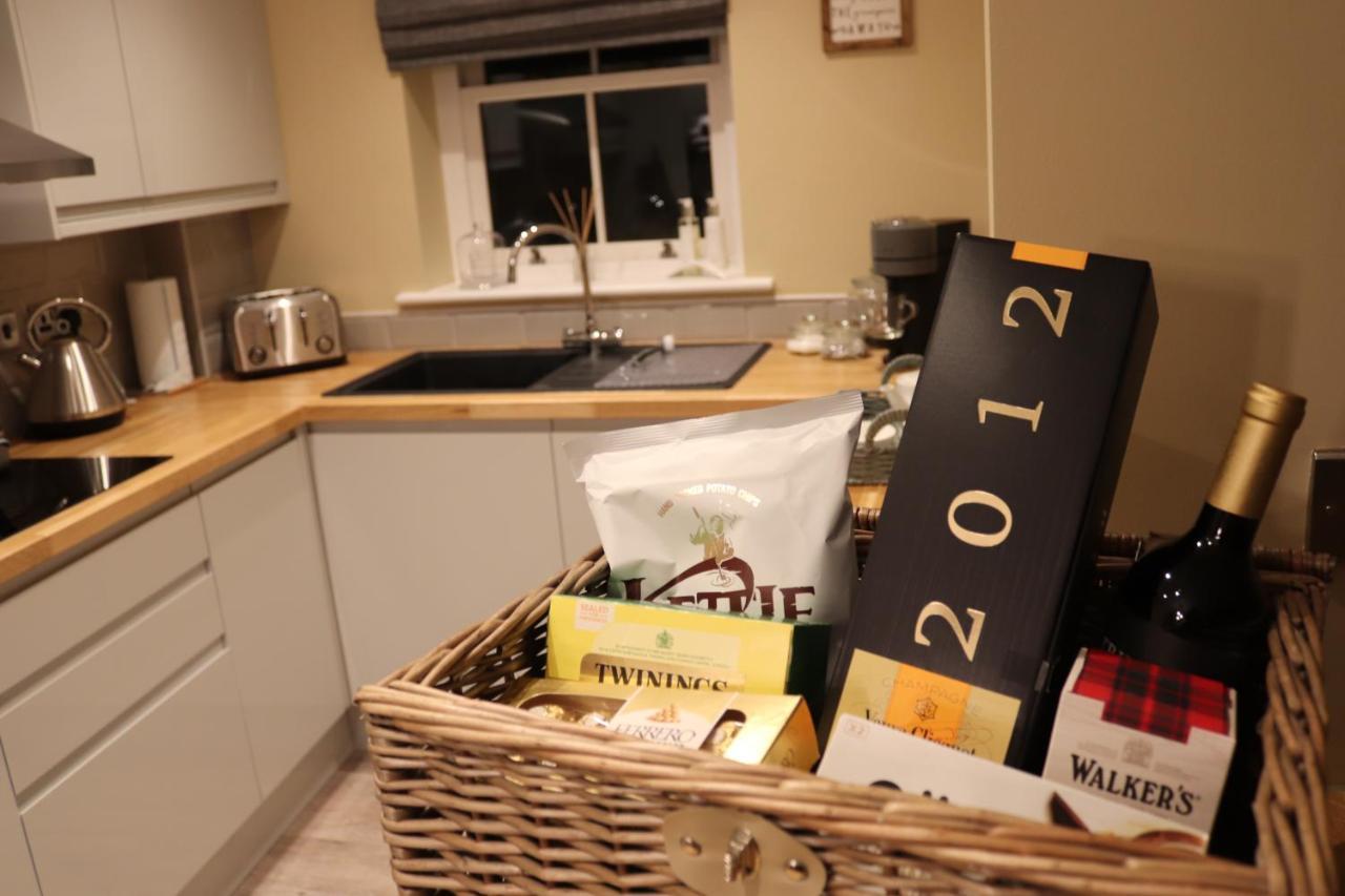Canal View Cottage With Log Fire & Parking Blisworth Luaran gambar