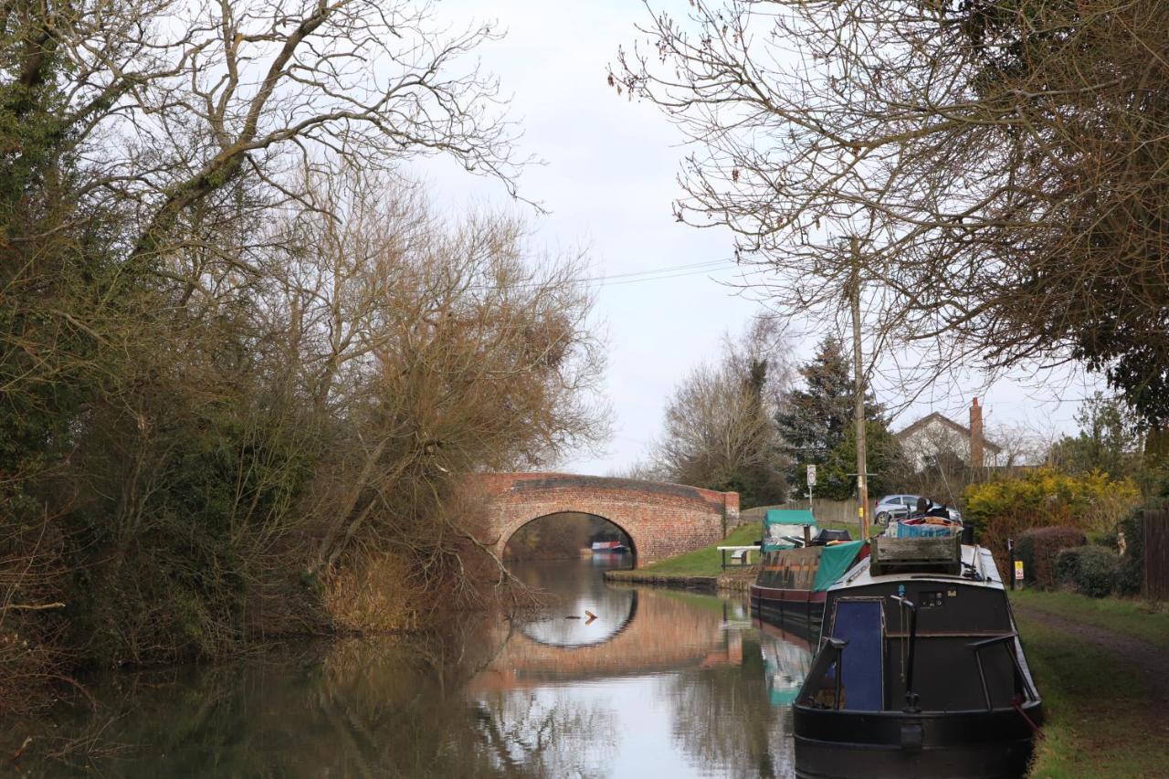 Canal View Cottage With Log Fire & Parking Blisworth Luaran gambar