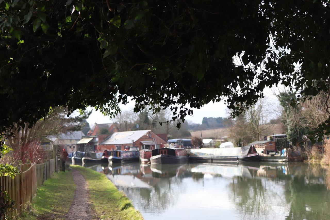Canal View Cottage With Log Fire & Parking Blisworth Luaran gambar