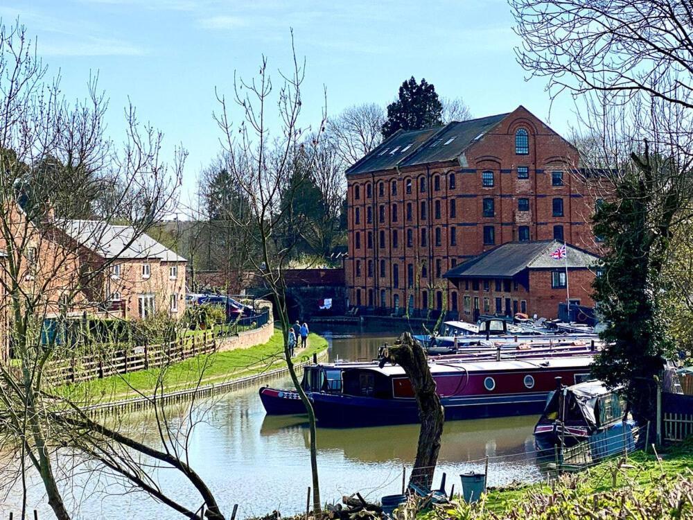 Canal View Cottage With Log Fire & Parking Blisworth Luaran gambar